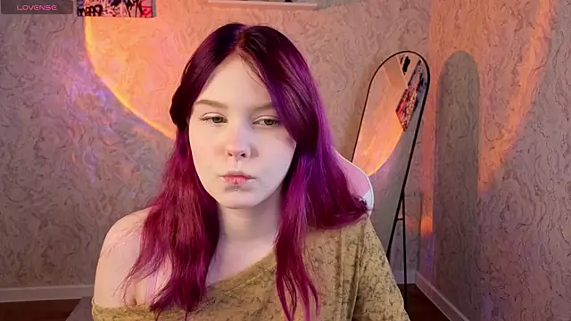 Julia Anis online show from April 10, 1:00 am