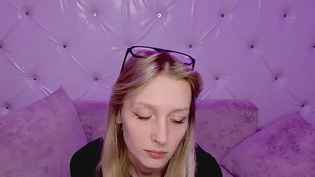 Snapshot of Akiro_Kim7 chatting on February 21, 2:23 am Akiro Kim7 online show from February 21, 2:23 am