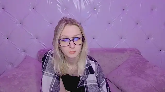 Snapshot of Akiro_Kim7 chatting on February 24, 1:47 am Akiro Kim7 online show from February 24, 1:47 am