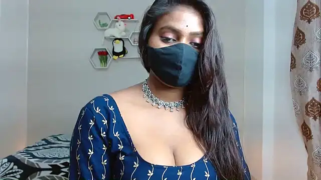 Hotginni4 online show from July 10, 5:15 pm