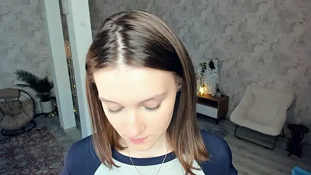 Snapshot of LianneBynon chatting on February 23, 8:44 am LianneBynon online show from February 23, 8:44 am