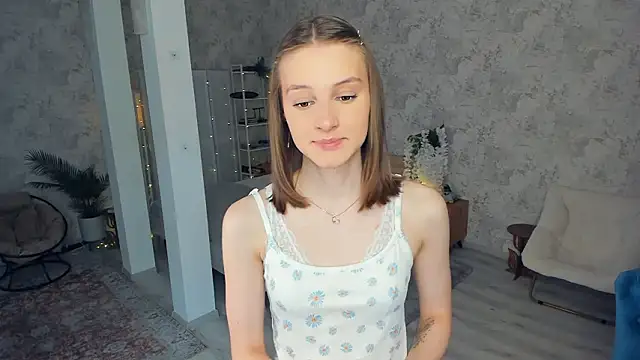 Snapshot of LianneBynon chatting on February 28, 8:26 am LianneBynon online show from February 28, 8:26 am