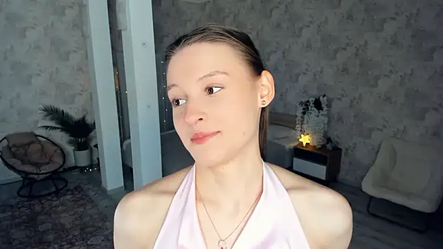 LianneBynon online show from March 11, 8:42 am