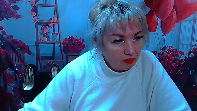 Snapshot of RenataDaster chatting on April 28, 5:01 am RenataDaster online show from April 28, 5:01 am