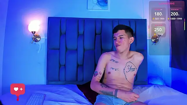 Snapshot of Bria_James chatting on February 15, 12:03 pm Bria James online show from February 15, 12:03 pm