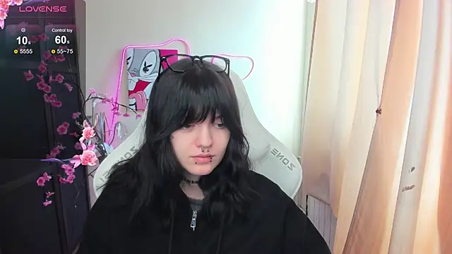 Snapshot of Emma_Darkkk chatting on February 25, 4:22 am Emma Darkkk online show from February 25, 4:22 am