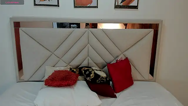 Snapshot of AmberQueen1 chatting on February 3, 12:10 pm AmberQueen1 online show from February 3, 12:10 pm