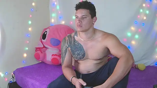 Snapshot of Eternalfuego chatting on February 10, 5:33 am Eternalfuego online show from February 10, 5:33 am