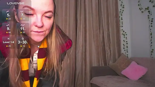 Snapshot of AricaPetties chatting on February 7, 6:55 pm AricaPetties online show from February 7, 6:55 pm