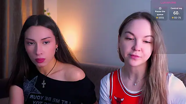 AricaPetties online show from April 8, 5:13 pm