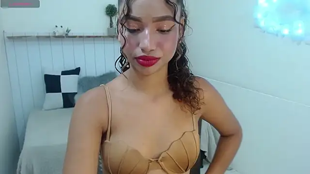 Mona Mistic online show from April 10, 2:17 am