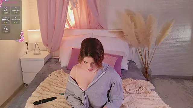 Snapshot of mmm__yes chatting on February 4, 2:01 pm mmm yes online show from February 4, 2:01 pm