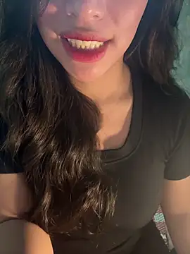 Snapshot of QuynhAnh_2k1 chatting on February 5, 9:47 am QuynhAnh 2k1 online show from February 5, 9:47 am