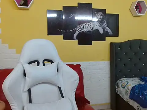 chacorta  online show from April 4, 2:03 pm