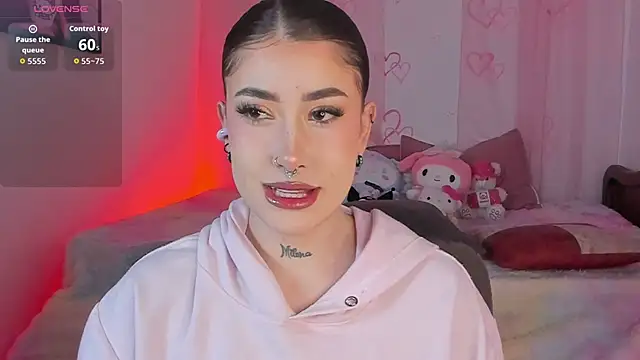 Snapshot of Tamara_uwu chatting on February 19, 10:17 pm Tamara uwu online show from February 19, 10:17 pm