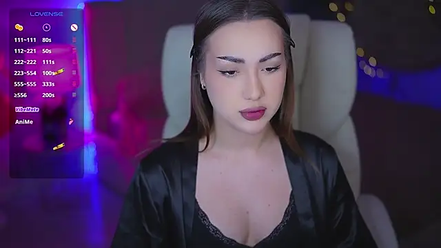 Snapshot of OliviaMoore_ chatting on February 5, 7:02 am OliviaMoore online show from February 5, 7:02 am