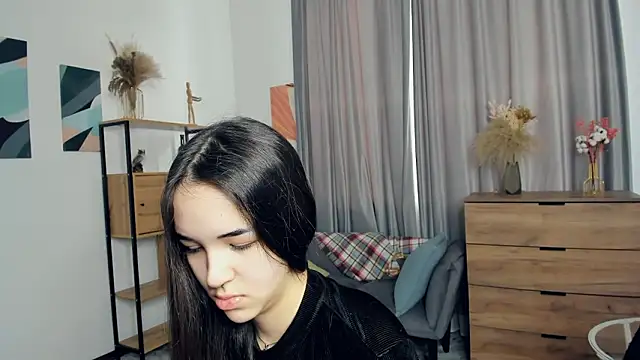 Snapshot of AvantgardAlone chatting on February 10, 7:23 am AvantgardAlone online show from February 10, 7:23 am