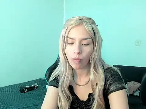 Snapshot of Megan_Blue_ chatting on February 17, 4:24 pm Megan Blue online show from February 17, 4:24 pm