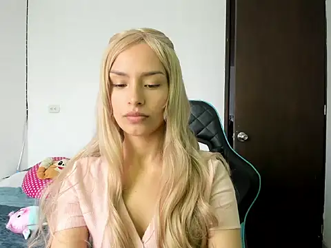 Snapshot of Megan_Blue_ chatting on February 18, 3:41 pm Megan Blue online show from February 18, 3:41 pm