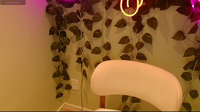 Snapshot of Susan_Backer chatting on April 16, 11:44 am Susan Backer online show from April 16, 11:44 am