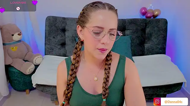 Snapshot of DannaCouper_ chatting on March 30, 10:49 am DannaCouper online show from March 30, 10:49 am