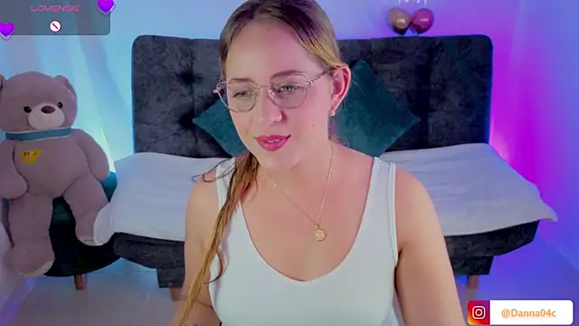 Snapshot of DannaCouper_ chatting on April 11, 6:56 pm DannaCouper online show from April 11, 6:56 pm