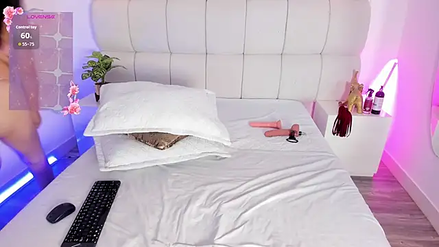 Snapshot of Dakota_Hills chatting on February 19, 7:21 pm Dakota Hills online show from February 19, 7:21 pm