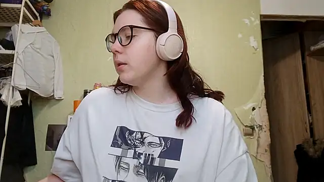 VannessaDillenbeck online show from February 9, 7:45 am