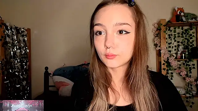 HoneyComfy online show from May 11, 2:12 pm