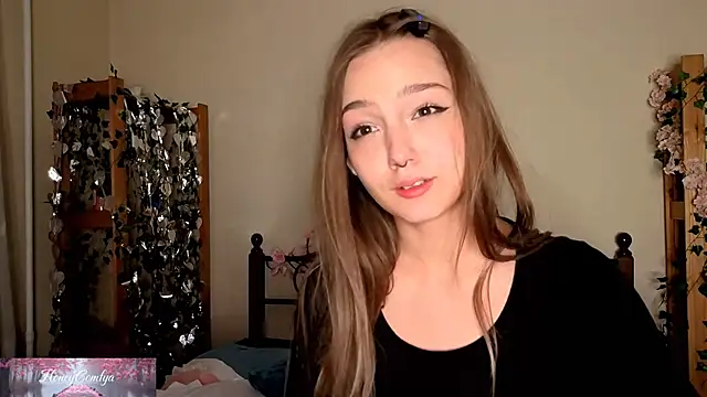HoneyComfy online show from May 11, 4:04 pm
