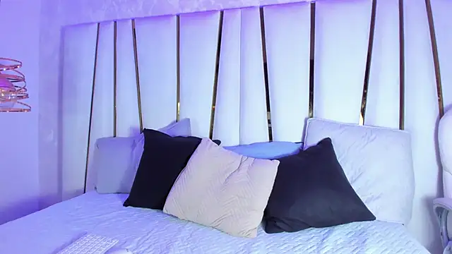 Snapshot of SofiaGlow_ chatting on February 12, 3:01 am SofiaGlow online show from February 12, 3:01 am