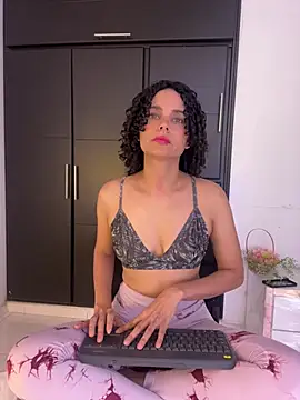 Snapshot of Nala_OMG chatting on February 7, 7:39 pm Nala OMG online show from February 7, 7:39 pm