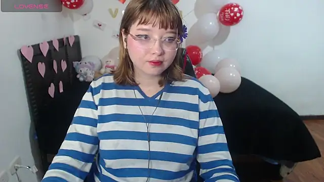 Cherrybloom692 online show from February 16, 6:20 am