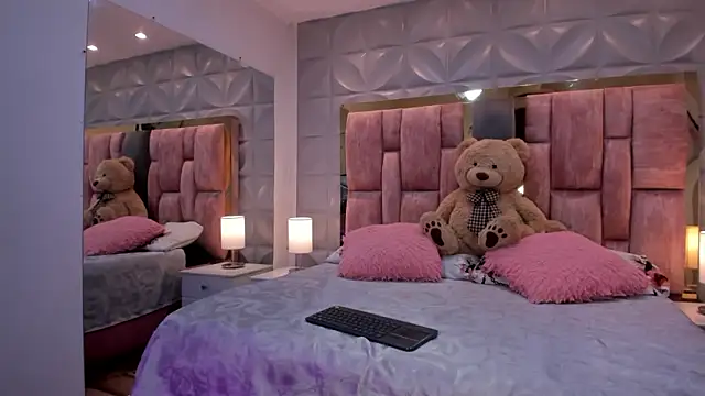 Paris Velvet online show from March 3, 10:59 pm