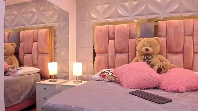 Paris Velvet online show from April 10, 10:14 pm