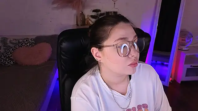 vanessaparadiza online show from May 12, 1:41 pm