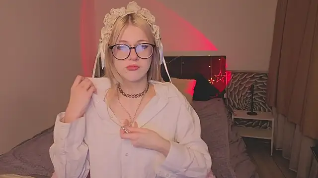 Snapshot of alicedews chatting on February 8, 9:40 pm alicedews online show from February 8, 9:40 pm