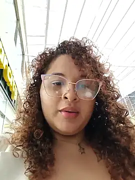 Snapshot of AdinaSkaly chatting on February 1, 9:02 pm AdinaSkaly online show from February 1, 9:02 pm