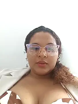 Snapshot of AdinaSkaly chatting on February 25, 2:59 pm AdinaSkaly online show from February 25, 2:59 pm