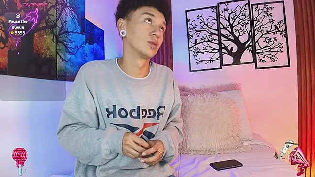 Snapshot of David_Banks_ chatting on February 10, 12:42 pm David Banks online show from February 10, 12:42 pm