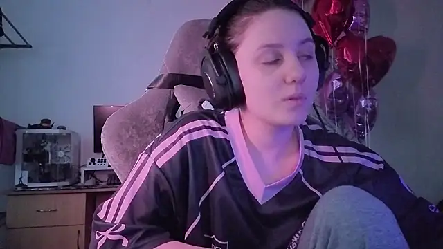 Snapshot of Holy_Kveta chatting on February 27, 2:55 am Holy Kveta online show from February 27, 2:55 am