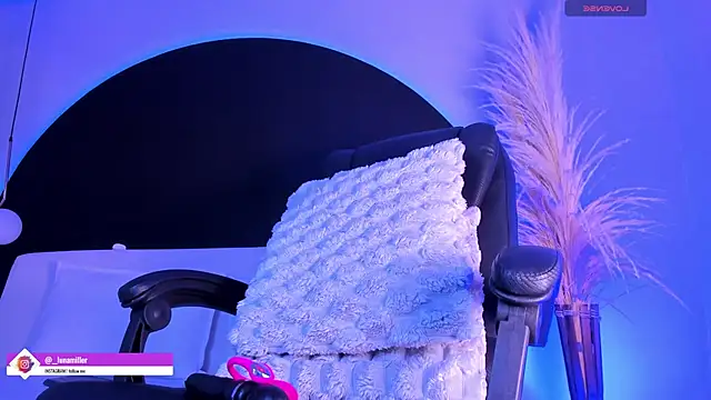 lunamiller 01 online show from April 15, 5:36 am