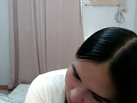 Snapshot of lovely_Janeee chatting on May 1, 10:14 pm lovely Janeee online show from May 1, 10:14 pm