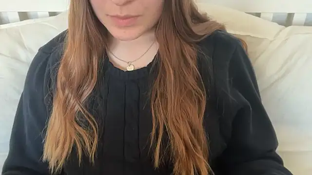 Lucyschickt online show from April 23, 2:30 pm