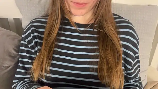 Snapshot of Lucyschickt chatting on June 8, 7:14 pm Lucyschickt online show from June 8, 7:14 pm