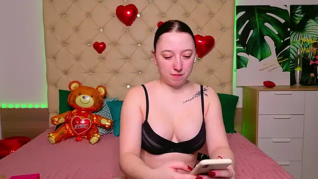 Snapshot of AwaMax chatting on February 12, 5:57 am AwaMax online show from February 12, 5:57 am