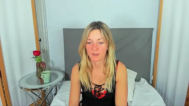 Snapshot of MileyXStar chatting on February 23, 9:34 pm MileyXStar online show from February 23, 9:34 pm