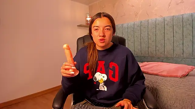 Snapshot of Tara_Parker chatting on February 21, 12:39 pm Tara Parker online show from February 21, 12:39 pm