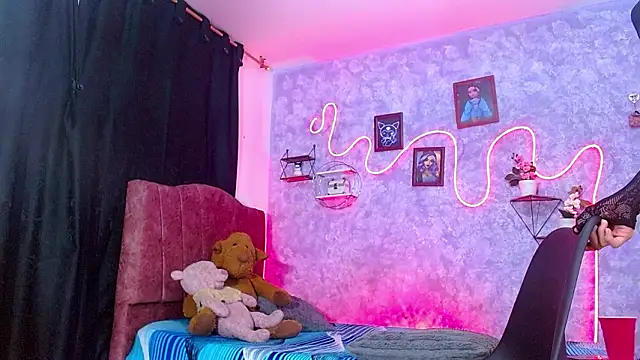 Snapshot of Everlin__Hot_ chatting on February 5, 11:26 am Everlin Hot online show from February 5, 11:26 am