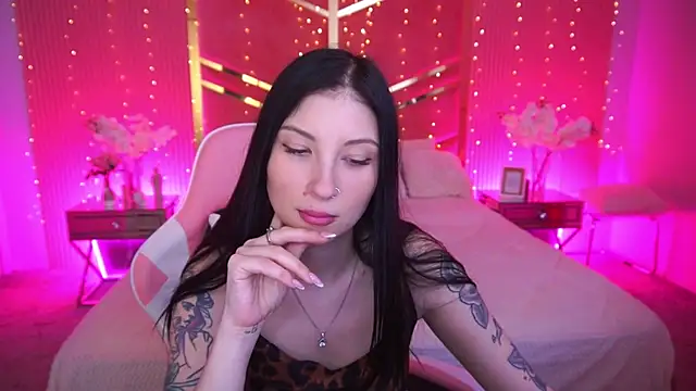 LunaaMay online show from March 26, 7:25 am